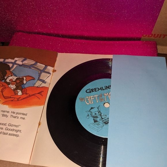 1984 Gremlins Story Books 1-3 and 5 with Record, No Scratches on record - Picture 3 of 16
